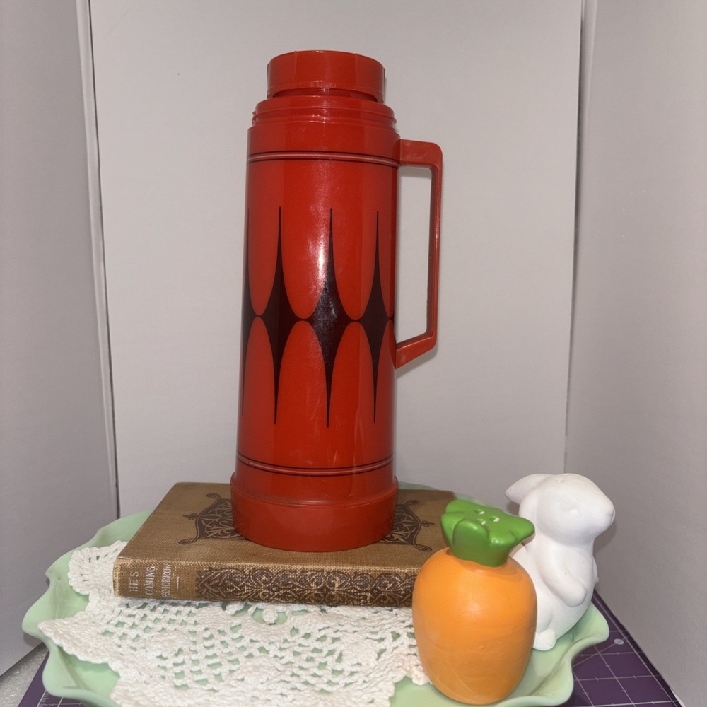 Aladdin‎ Vanguard No. 23 C Pint  Thermos Red & Black Atomic Star
